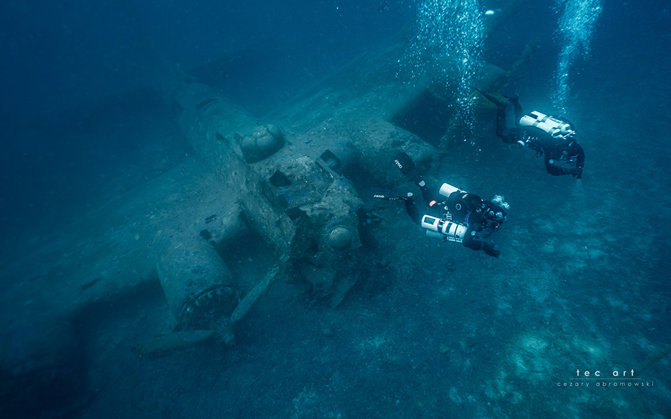 B17